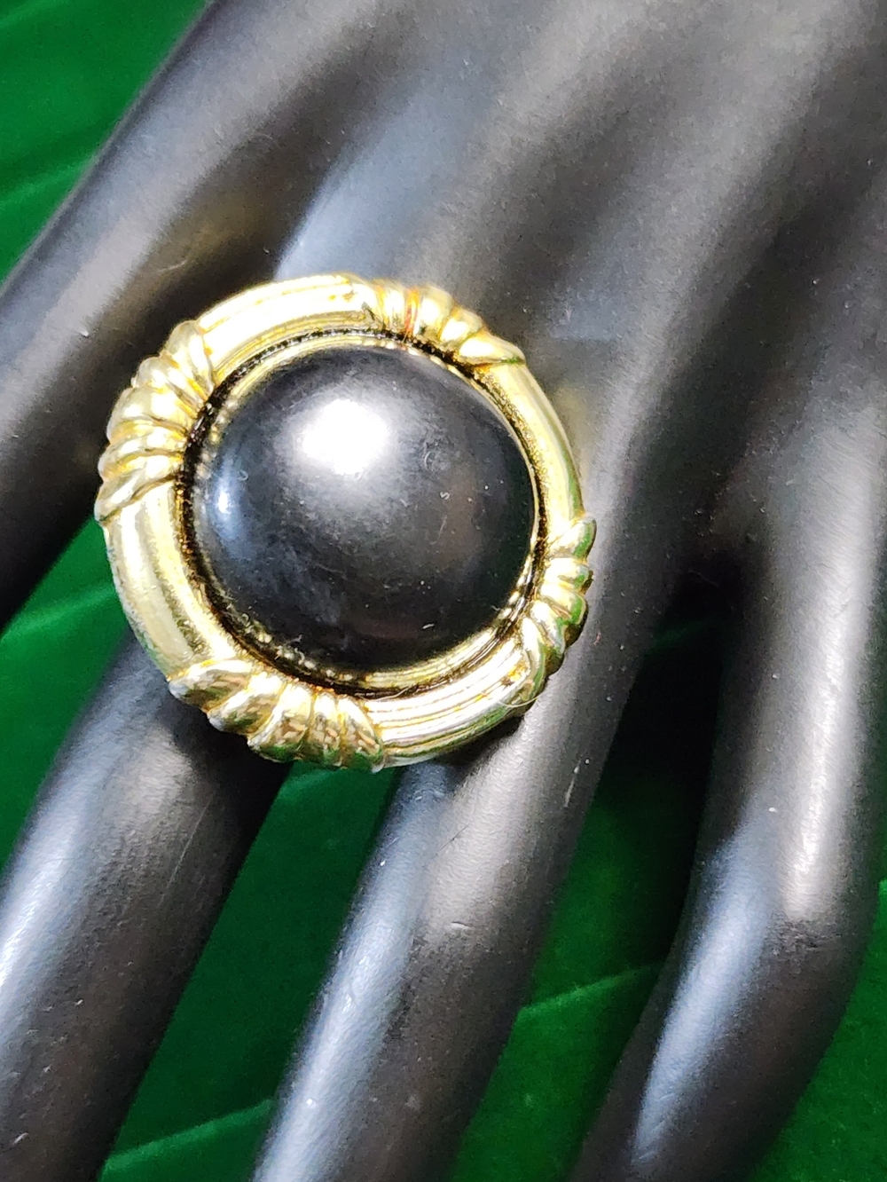Vintage 80s Gold-Tone Black Cabochon Statement Ring